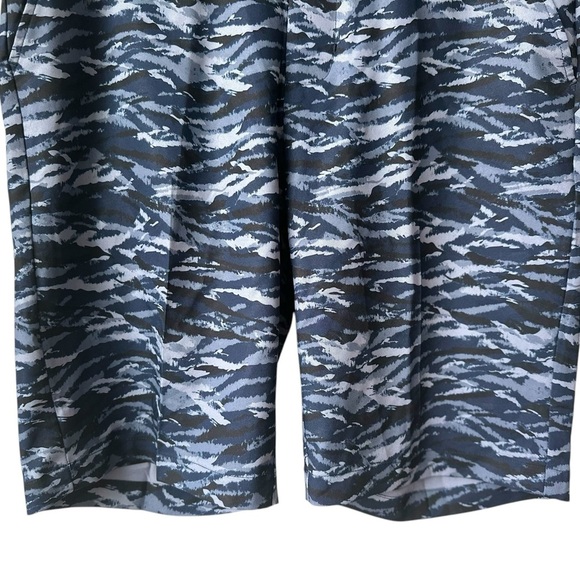 Greg Norman Golf Shorts Men's Blue Camo ML75 Microlux PlayDry Stretch - Picture 12 of 14